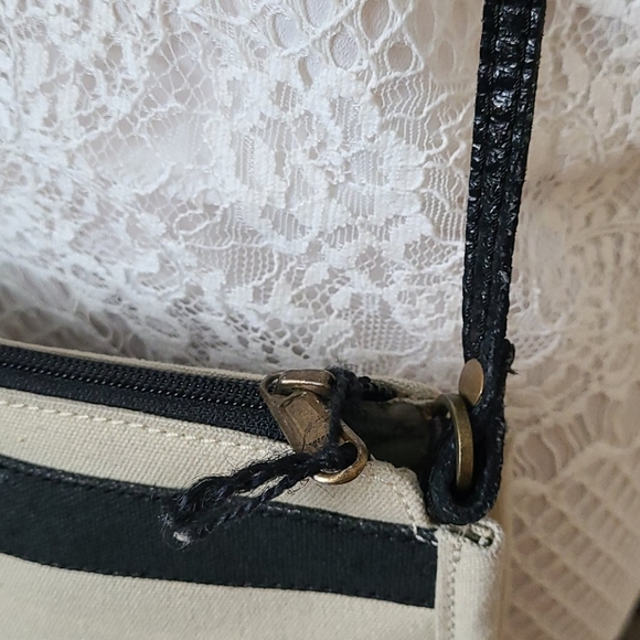 NEW NWT MONA B. ESCAPE ZIP  BAG - Picture 15 of 16